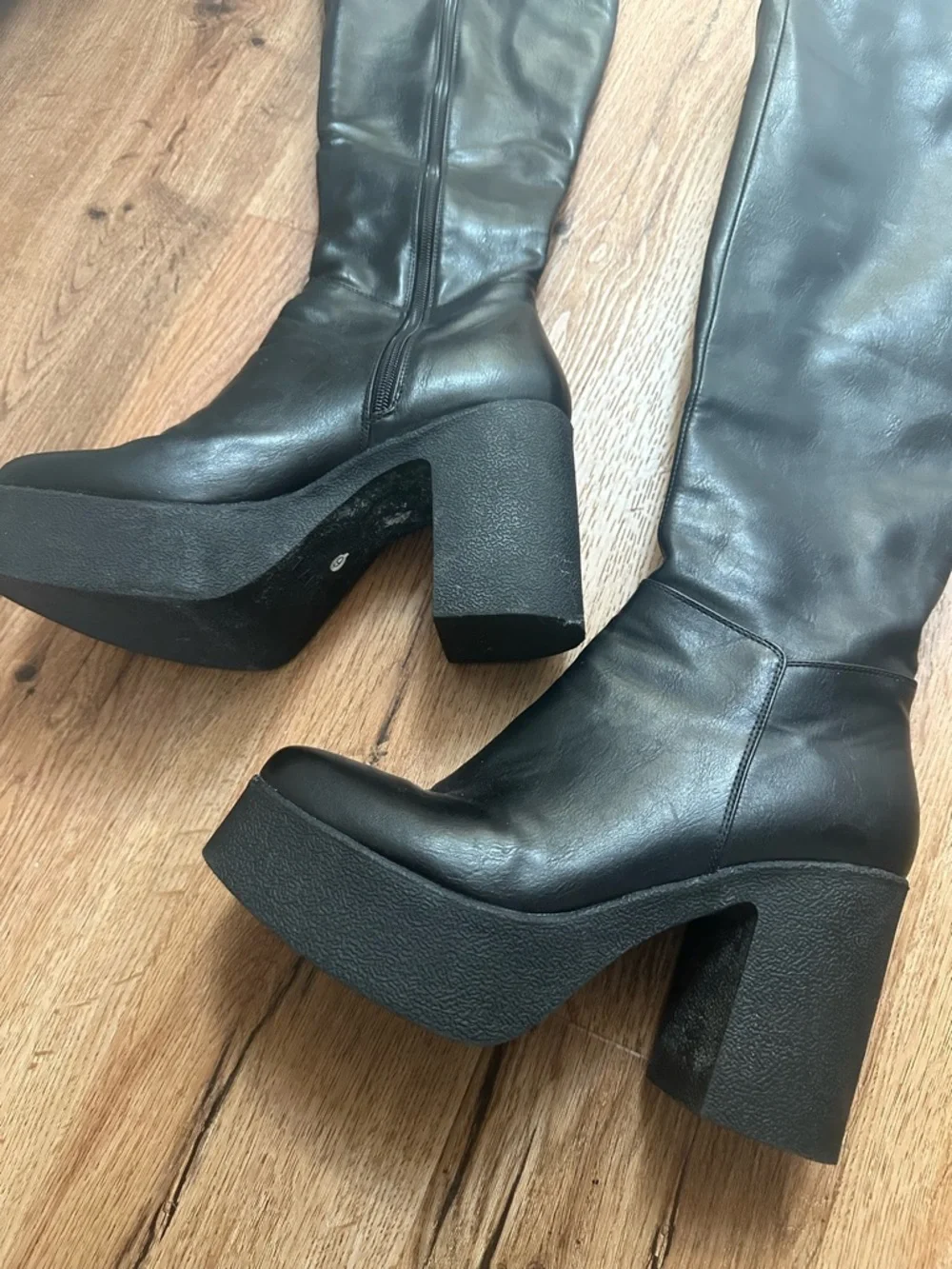 La Moda Women’s Black Platform Knee-High Boots - Picture 3 of 7